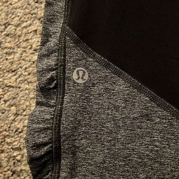 Lululemon crop leggings. 4 - Picture 11 of 12
